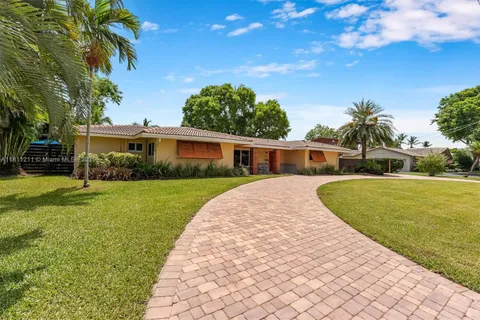 901 W Tropical Way, Plantation FL 33317