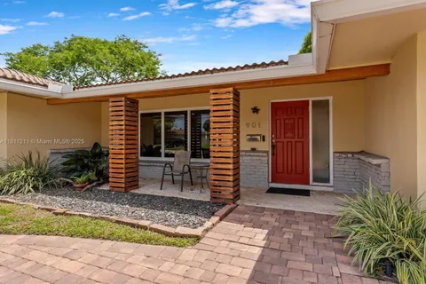 901 W Tropical Way, Plantation FL 33317