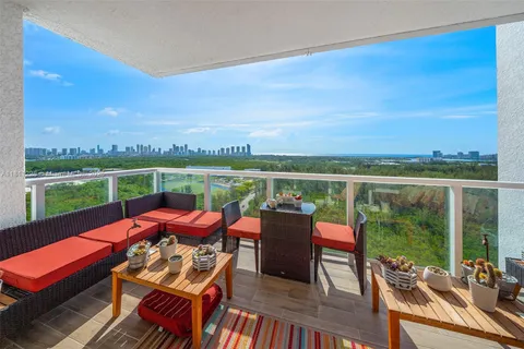 15051 Royal Oaks Ln # 2101, North Miami FL 33181