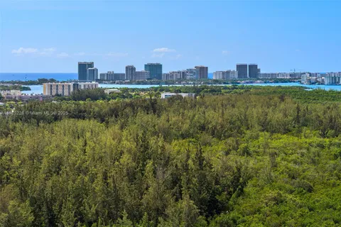 15051 Royal Oaks Ln # 2101, North Miami FL 33181