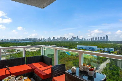 15051 Royal Oaks Ln # 2101, North Miami FL 33181