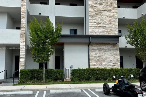 8005 NW 104th Ave # 24, Doral FL 33178
