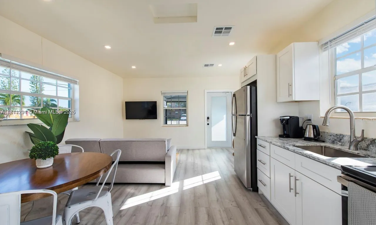 115 SE 2nd St # 2, Hallandale Beach FL 33009