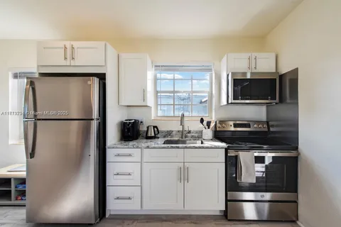 115 SE 2nd St # 2, Hallandale Beach FL 33009