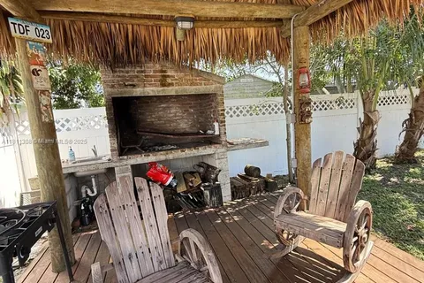 4764 SW 12th St, Fort Lauderdale FL 33317