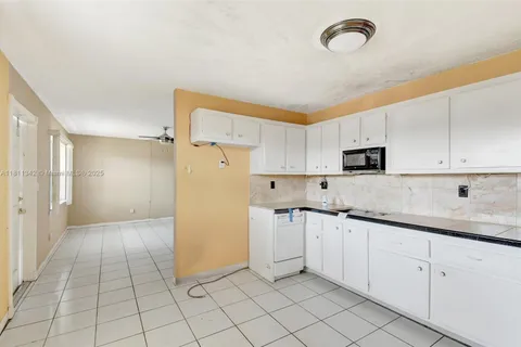 6211 SW 37th St # 211, Davie FL 33314