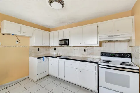 6211 SW 37th St # 211, Davie FL 33314