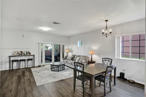 1001 NW 100TH AVE, Pembroke Pines FL 33024