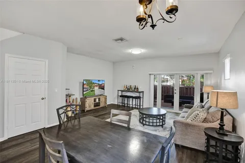 1001 NW 100TH AVE, Pembroke Pines FL 33024