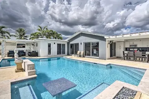 8031 W 14th Ct, Hialeah FL 33014