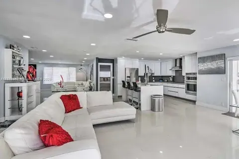 8031 W 14th Ct, Hialeah FL 33014