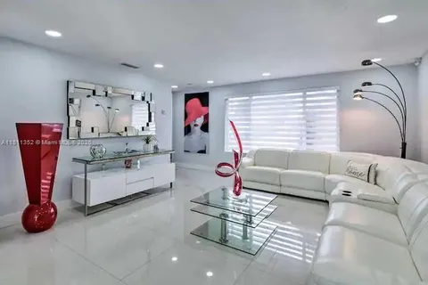 8031 W 14th Ct, Hialeah FL 33014