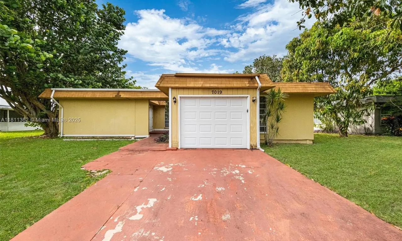 7019 NW 63rd St, Tamarac FL 33321