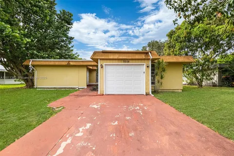 7019 NW 63rd St, Tamarac FL 33321