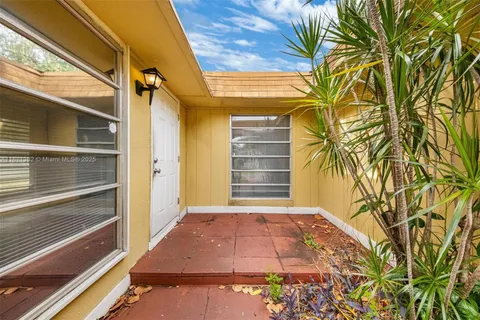 7019 NW 63rd St, Tamarac FL 33321