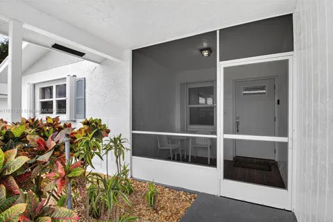 3810 Rowena Cir, West Palm Beach FL 33417