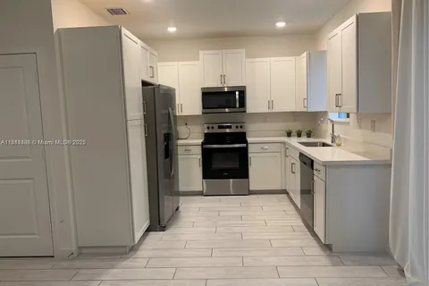 1041 SE 23rd Ter # 1041, Homestead FL 33035