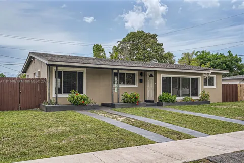 20701 Eagle Nest Rd, Cutler Bay FL 33189