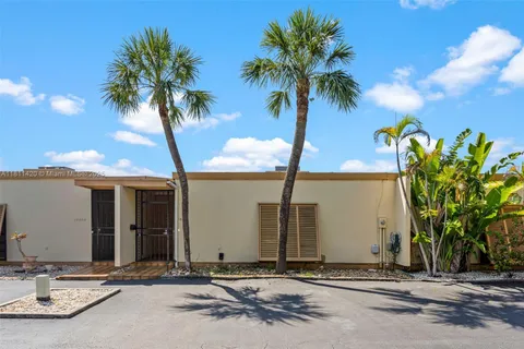 15504 Sharpecroft Dr, Miami Lakes FL 33014