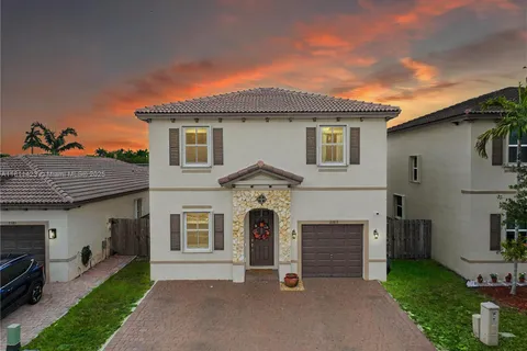2389 NE 4th St, Homestead FL 33033