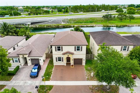 2389 NE 4th St, Homestead FL 33033