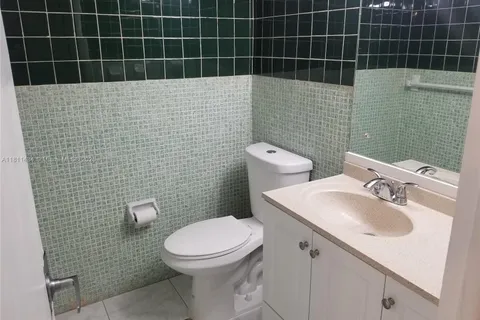11855 NE 19th Dr # 30, North Miami FL 33181