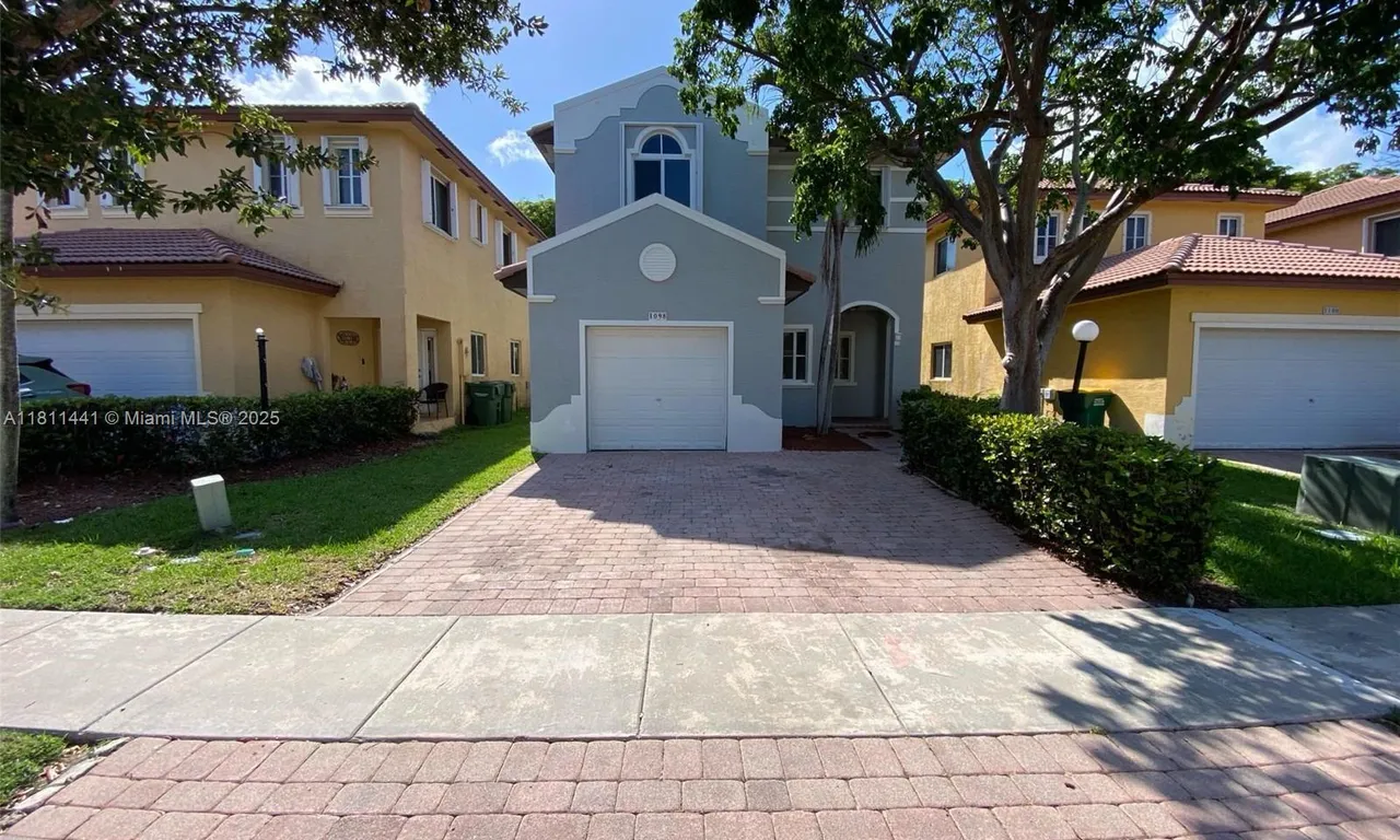 1098 NE 41st Ave, Homestead FL 33033