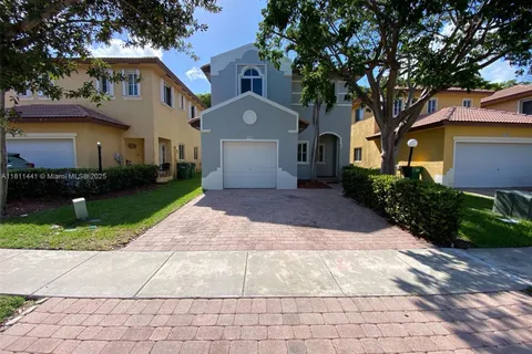 1098 NE 41st Ave, Homestead FL 33033