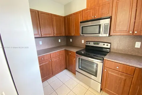 1098 NE 41st Ave, Homestead FL 33033