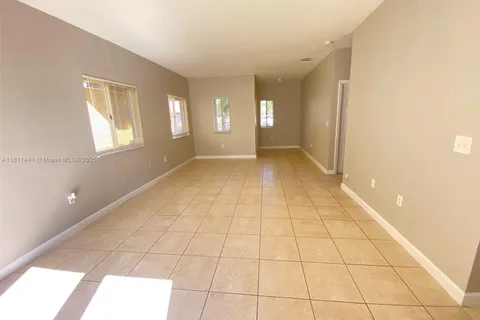 1098 NE 41st Ave, Homestead FL 33033