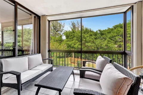 8411 Forest Hills Dr # 208, Coral Springs FL 33065