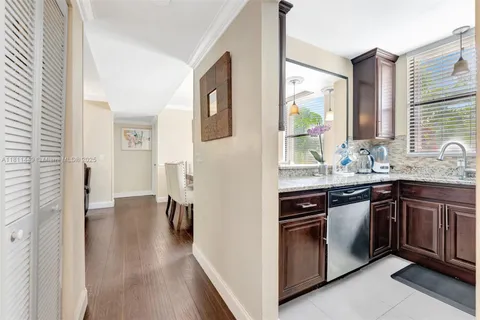 8411 Forest Hills Dr # 208, Coral Springs FL 33065