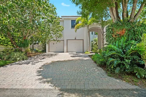8205 SW 171st Ter, Palmetto Bay FL 33157