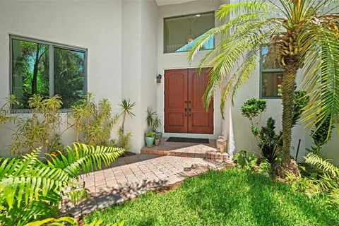 8205 SW 171st Ter, Palmetto Bay FL 33157