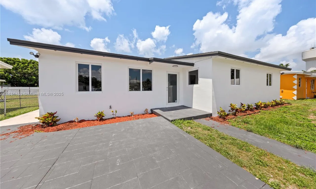 651 NW 9th St, Homestead FL 33030
