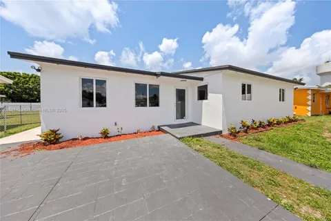 651 NW 9th St, Homestead FL 33030