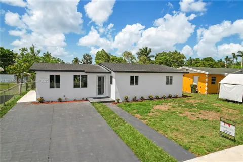 651 NW 9th St, Homestead FL 33030