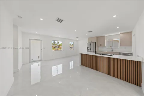 651 NW 9th St, Homestead FL 33030