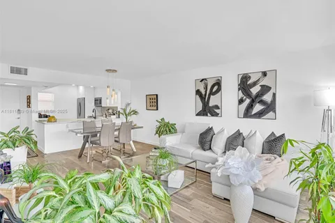 215 SE 3rd Ave # 403C, Hallandale Beach FL 33009