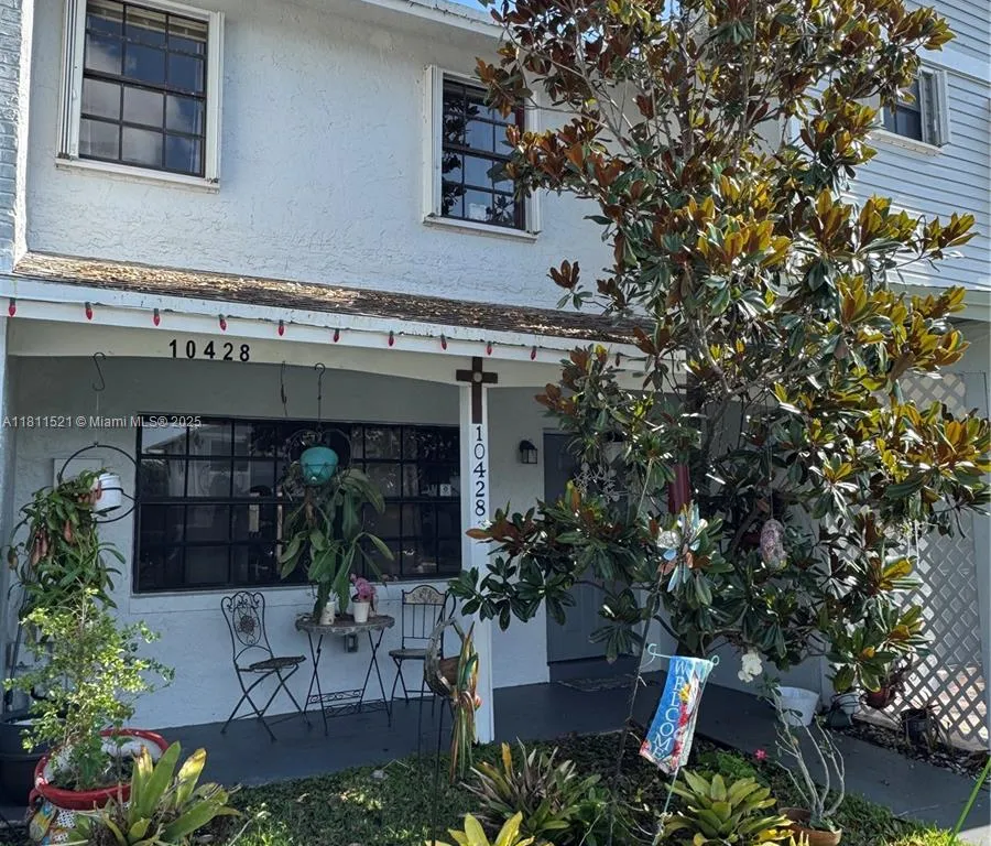 10428 NW 3rd St, Pembroke Pines FL 33026