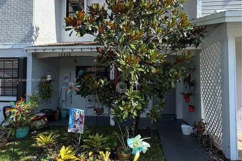 10428 NW 3rd St, Pembroke Pines FL 33026