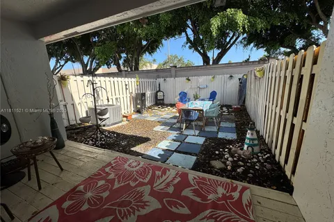 10428 NW 3rd St, Pembroke Pines FL 33026
