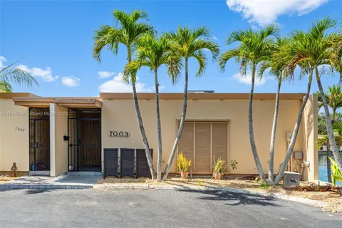 7003 Crown Gate Ct, Miami Lakes FL 33014