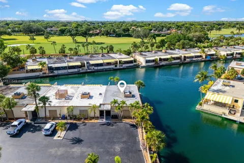 7003 Crown Gate Ct, Miami Lakes FL 33014