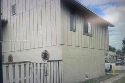 5970 NW 21st St, Lauderhill FL 33313