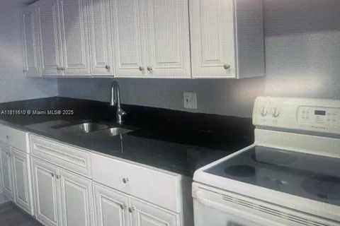 5970 NW 21st St, Lauderhill FL 33313