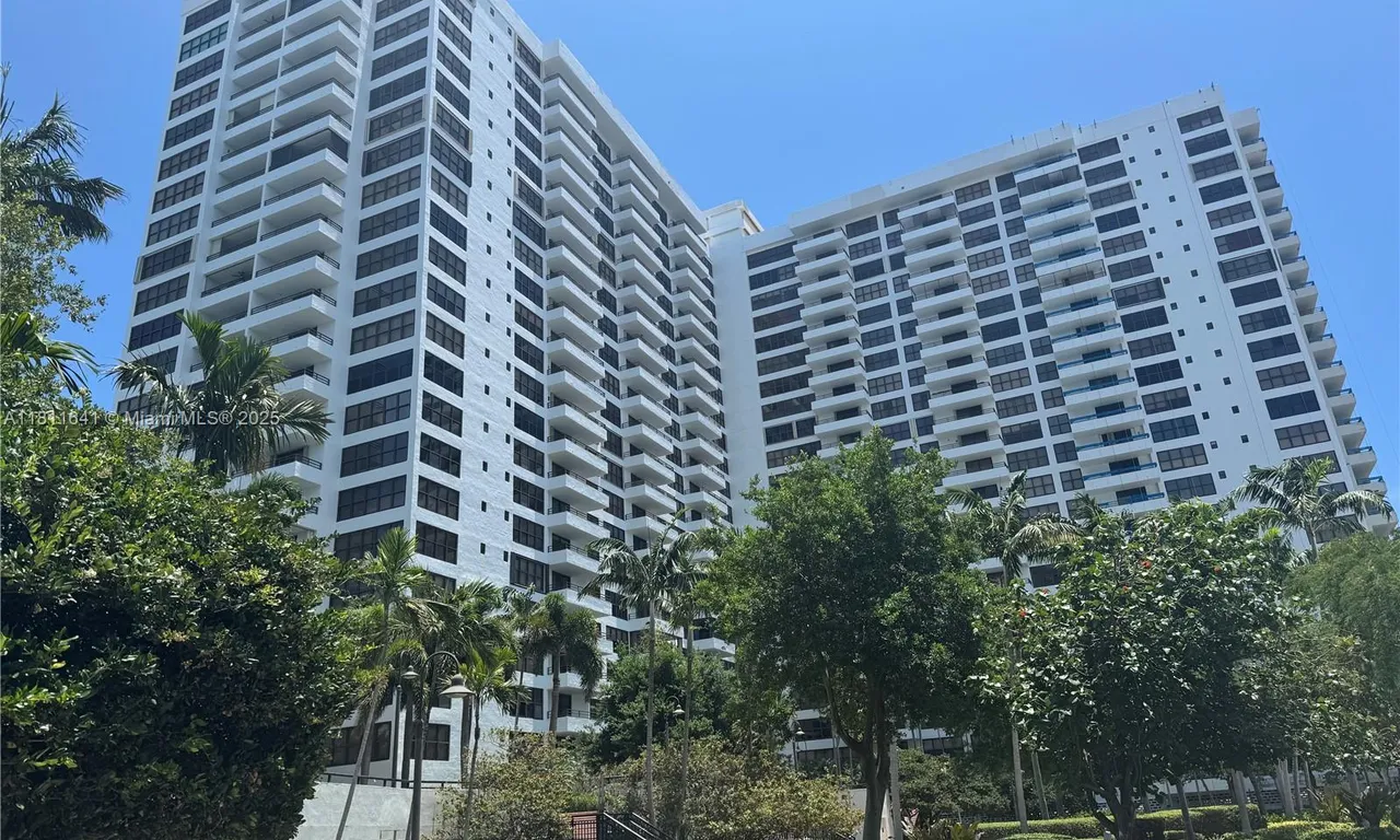 2500 Parkview Dr # 1109, Hallandale Beach FL 33009