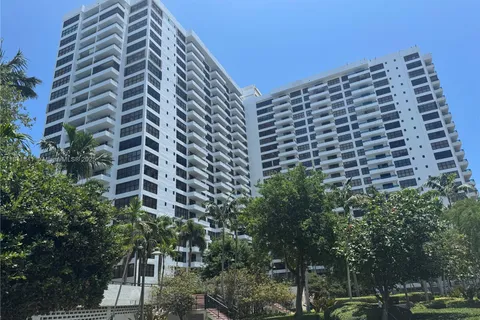 2500 Parkview Dr # 1109, Hallandale Beach FL 33009