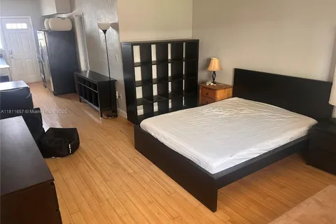 8080 Tatum Waterway Dr # 4, Miami Beach FL 33141
