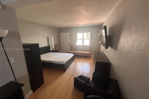 8080 Tatum Waterway Dr # 4, Miami Beach FL 33141